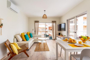 Sunny Brand New 2-Bedroom Apt - 500m from Praia da Rocha with AC and Pool!
